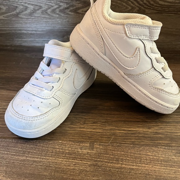 White Nikes- kids size 7 - Picture 3 of 5